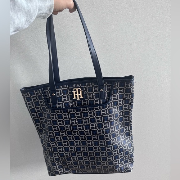 Tommy Hilfiger bag - Picture 2 of 4